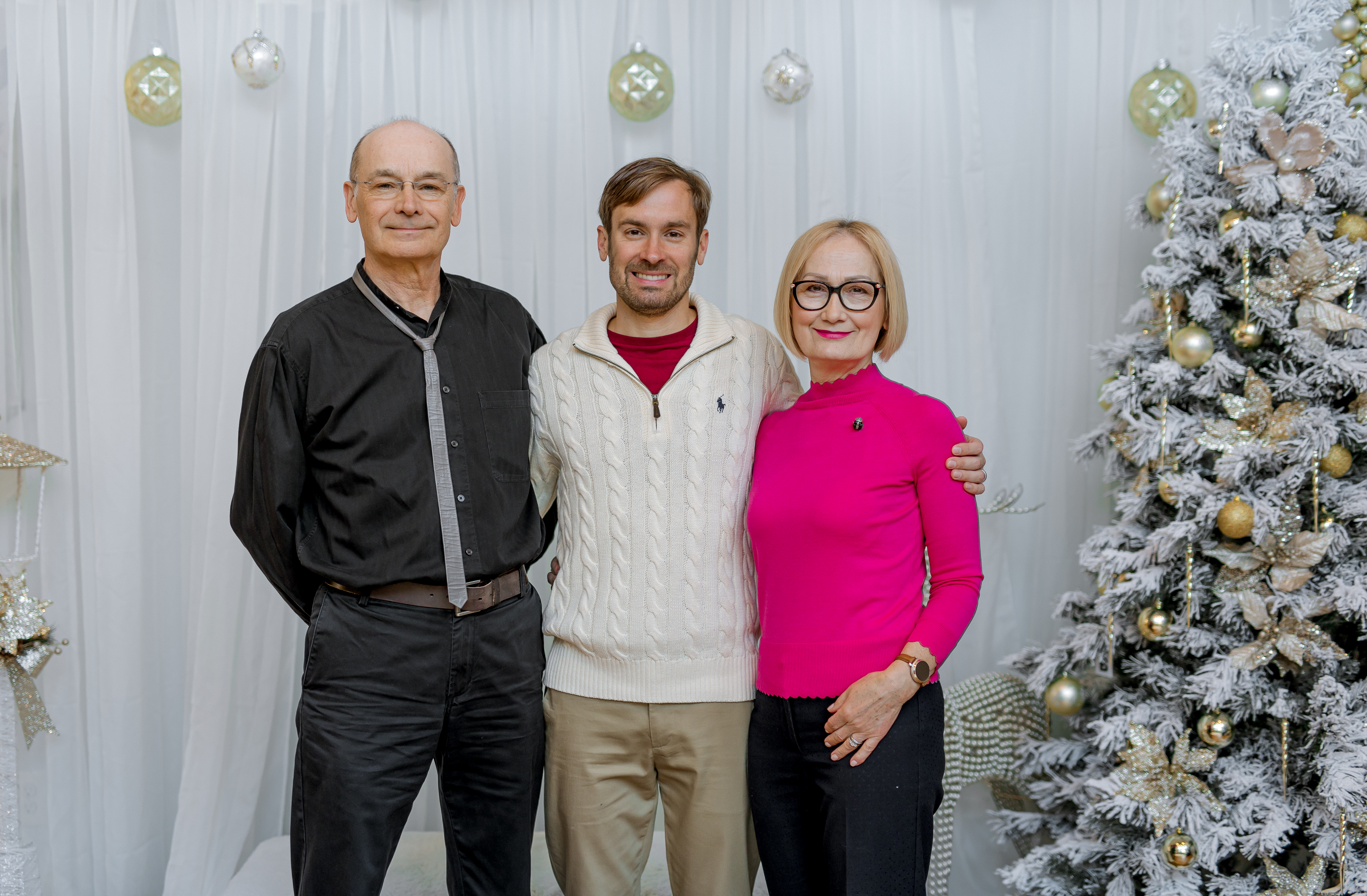 Mieszko Gorski with family in a Christmas portrait